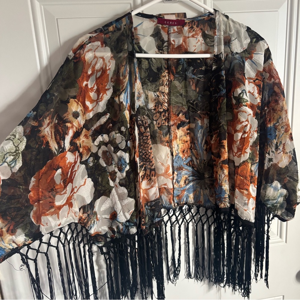 Chic Floral Kimono Cape with Fringe